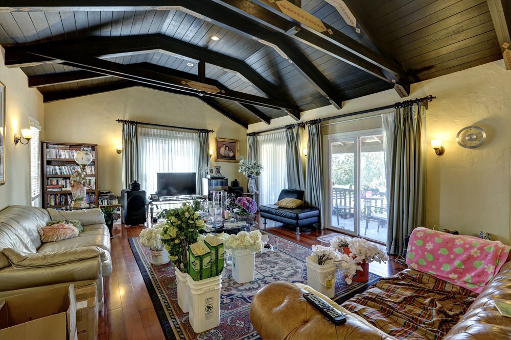 1140 S Rimpau Blvd in Los Angeles, CA - Building Photo