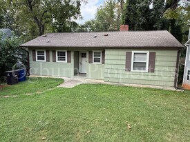 2403 Lyndhurst Ave in Winston-Salem, NC - Building Photo