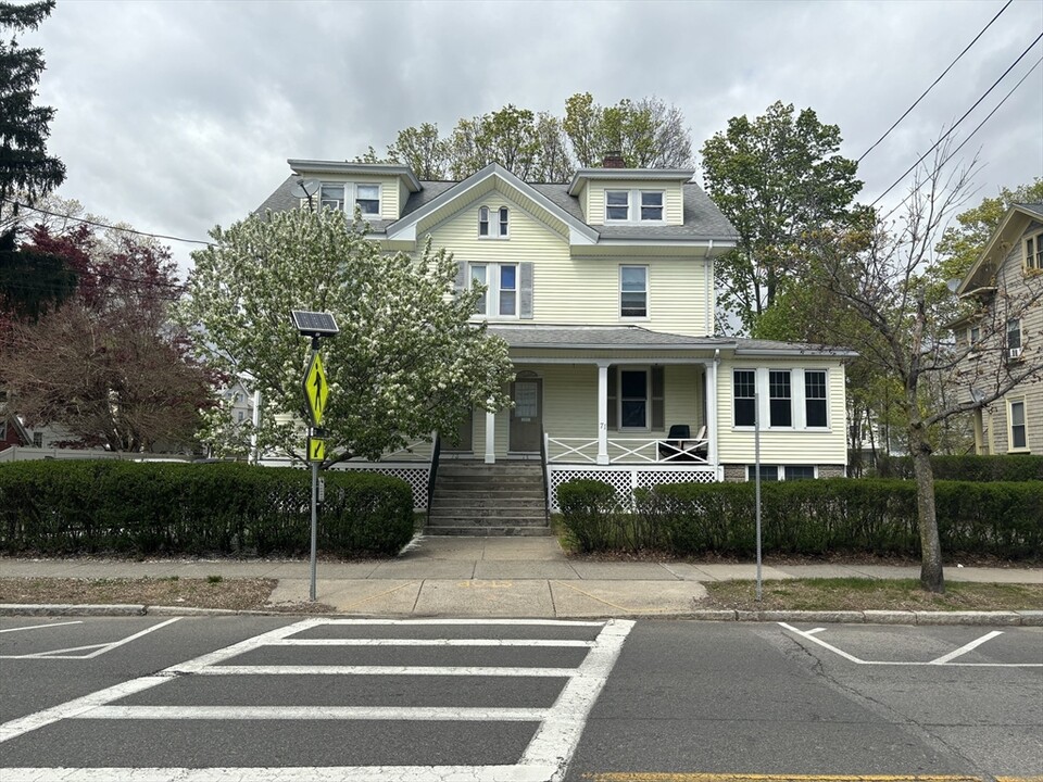 71 W Wyoming Ave-Unit -4 in Melrose, MA - Building Photo