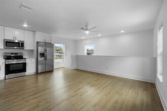 5051 43rd St S in St. Petersburg, FL - Building Photo - Building Photo