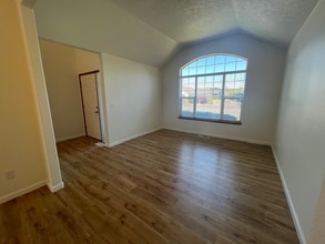 7403 Shadowwood Ct NE in Keizer, OR - Building Photo - Building Photo