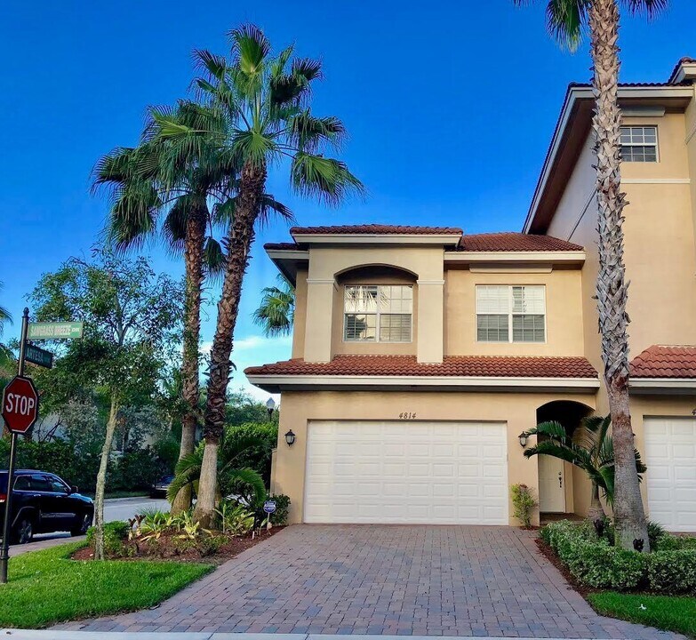 4814 Sawgrass Breeze Dr in Palm Beach Gardens, FL - Building Photo