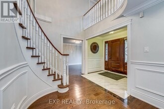 1135 Montrose Abbey Dr in Oakville, ON - Building Photo - Building Photo