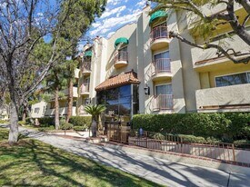 360 Hollywood Way in Burbank, CA - Building Photo