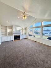 1009 Juanita Way in Central Point, OR - Building Photo - Building Photo