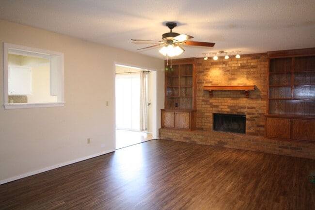 2009 Rushing Springs Trail in Edmond, OK - Foto de edificio - Building Photo