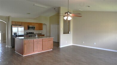 3816 SW 8th Pl in Cape Coral, FL - Building Photo - Building Photo
