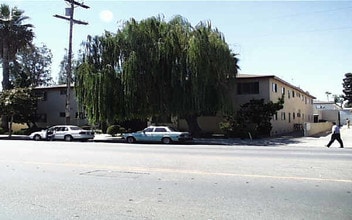 8815 Van Nuys Blvd in Panorama City, CA - Building Photo - Building Photo