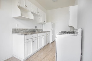 1405 S Berendo St in Los Angeles, CA - Building Photo