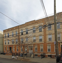 30-91 44th St in Astoria, NY - Foto de edificio - Building Photo