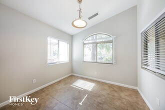 5346 W Jessica Ln in Phoenix, AZ - Building Photo - Building Photo