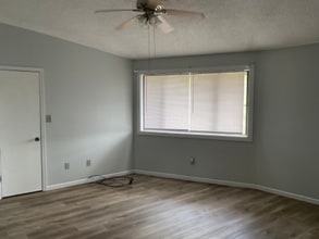 206 Knoll Dr in Bristol, VA - Foto de edificio - Building Photo