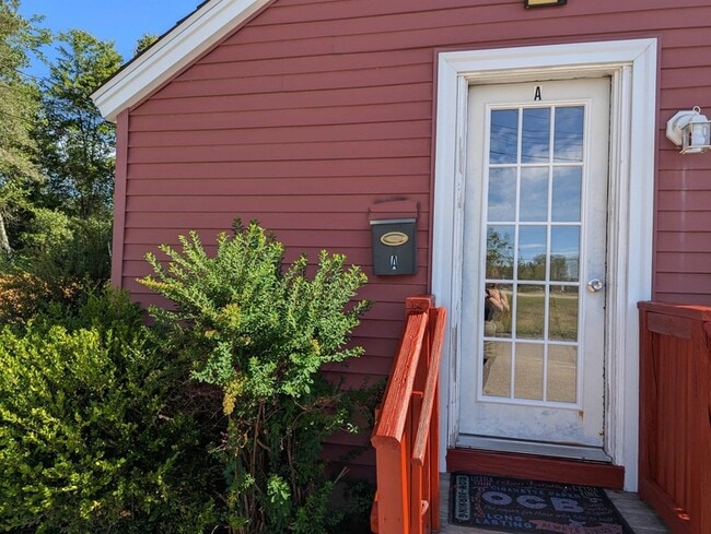 1 Torr Ave in Rochester, NH - Foto de edificio - Building Photo