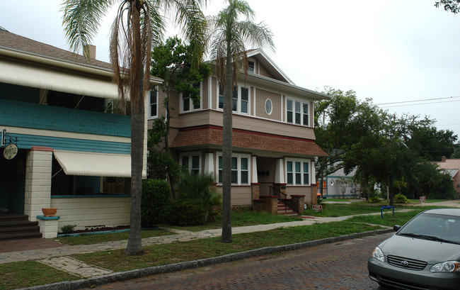 838 6th St N in St. Petersburg, FL - Foto de edificio - Building Photo