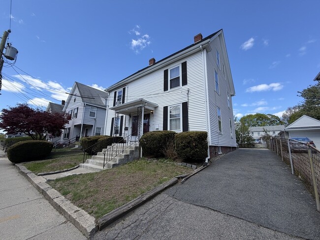15 Clinton St in Newton, MA - Building Photo - Building Photo