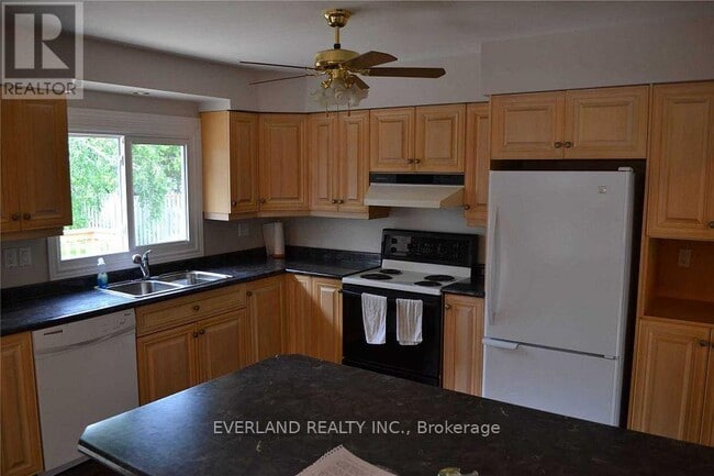 12 Eileen Dr in Barrie, ON - Building Photo - Building Photo