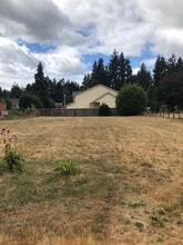 1235 Hall St SE in Lacey, WA - Foto de edificio - Building Photo