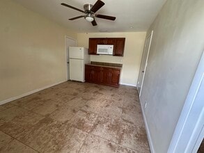 22 SW 5th St, Unit A in Hallandale Beach, FL - Foto de edificio - Building Photo