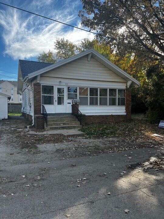 412 Taylor Ave in Charleston, IL - Building Photo