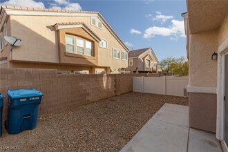 8790 Horizon Wind Ave in Las Vegas, NV - Building Photo - Building Photo