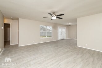 8306 Pine Meadow Dr in Converse, TX - Foto de edificio - Building Photo