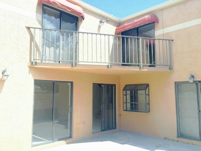 6178 Seven Springs Blvd in Greenacres, FL - Foto de edificio - Building Photo