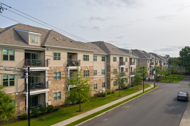 Albertson Village in Westmont, NJ - Foto de edificio - Building Photo