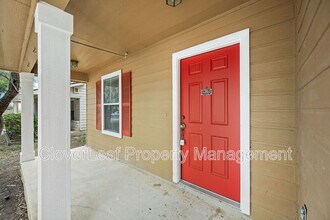 7126 Horizon Star in San Antonio, TX - Foto de edificio - Building Photo