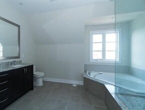 2034 Queensborough Gate in Mississauga, ON - Building Photo - Building Photo