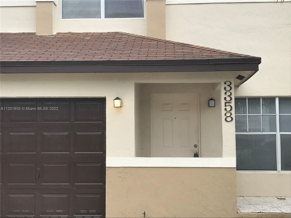 3358 NW 198th Ter in Miami Gardens, FL - Building Photo