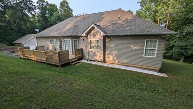 210 Winding Way Ln in Hendersonville, NC - Building Photo - Building Photo
