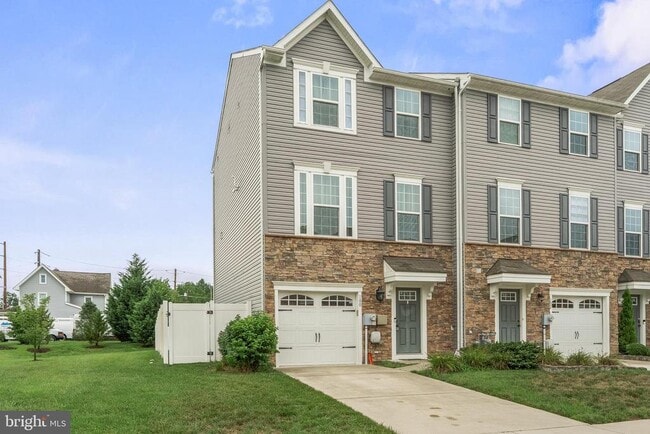 100 Meridian Ln in Washington Township, NJ - Foto de edificio - Building Photo