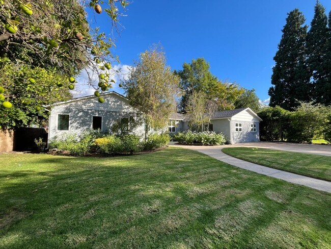 5108 Serrania Ave in Los Angeles, CA - Building Photo - Building Photo