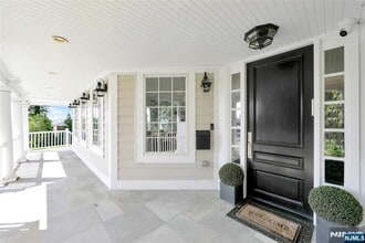 71 W Linden Ave in Englewood, NJ - Building Photo - Building Photo