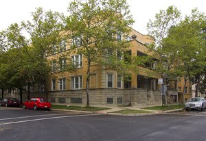 932 N Oakley Blvd Apartments