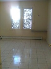 92 Holly St in Carteret, NJ - Building Photo - Building Photo