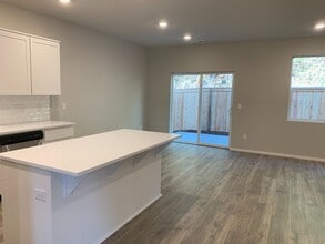 9452 N Chestnut St in Camas, WA - Building Photo - Building Photo