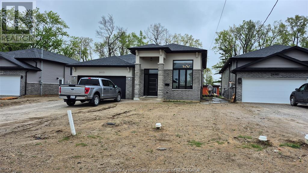 2442 Lambton St in Windsor, ON - Building Photo