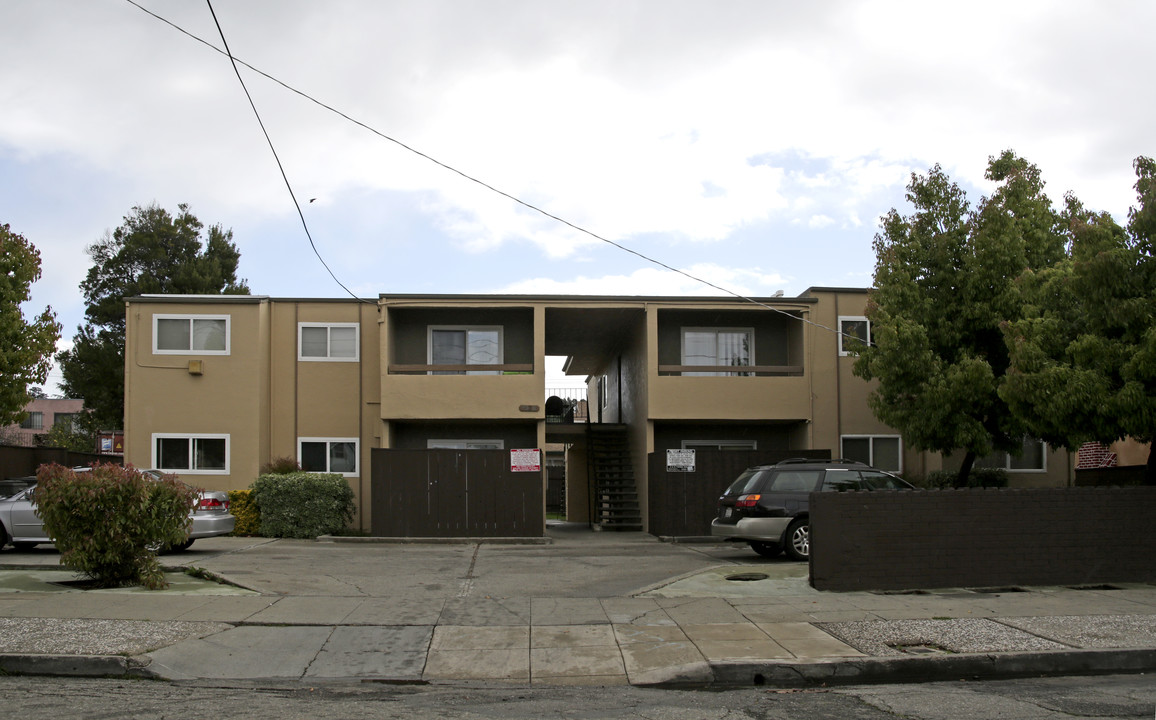 9320 Sunnyside St in Oakland, CA - Building Photo