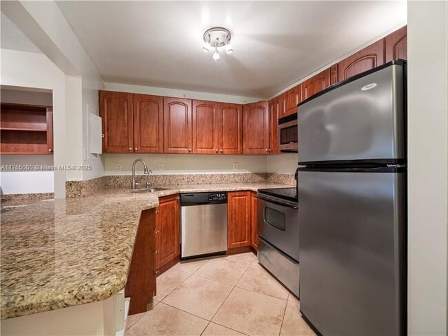 7300 NW 17th St, Unit 107 in Plantation, FL - Building Photo - Building Photo