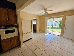6850 Raleigh St in Hollywood, FL - Building Photo - Building Photo