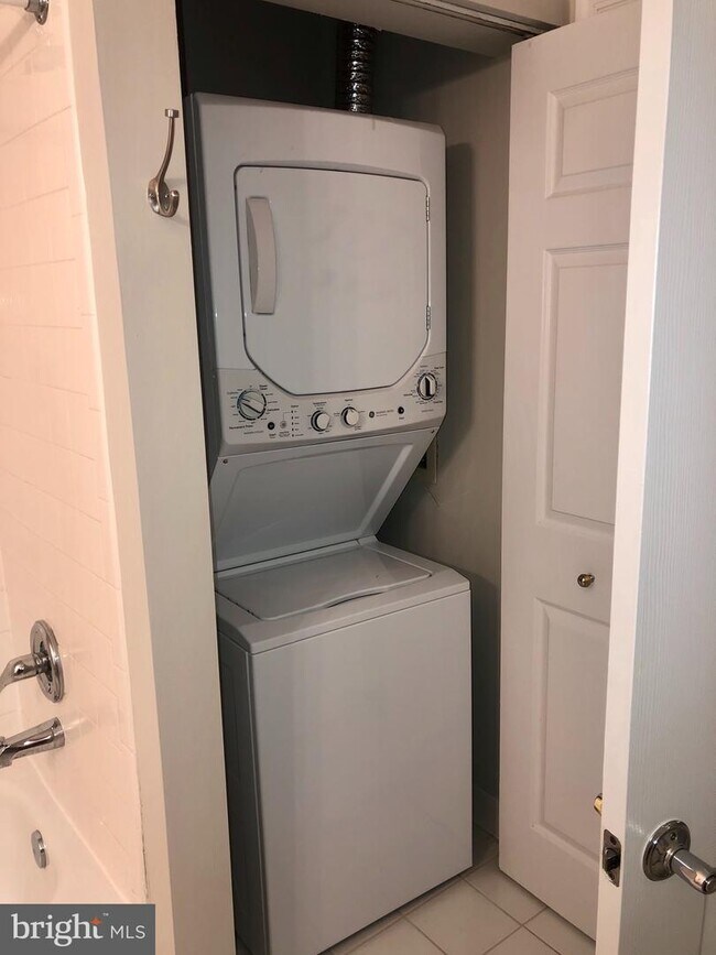 11775 Stratford House Pl-Unit -107 in Reston, VA - Building Photo - Building Photo