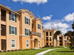 Trinity Club Apartments in Trinity, FL - Building Photo - Building Photo