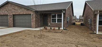 527 NW 69th Ave in Bentonville, AR - Building Photo - Building Photo