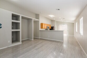 4913 Whispering Spring Ave in Las Vegas, NV - Building Photo - Building Photo