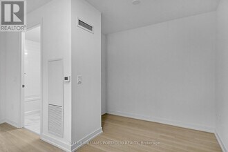 158 Front St E in Toronto, ON - Building Photo - Building Photo