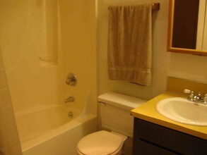 Mapleview Apartments in Beaverton, OR - Building Photo - Interior Photo