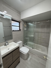 4809 NW 4th Ave in Boca Raton, FL - Foto de edificio - Building Photo
