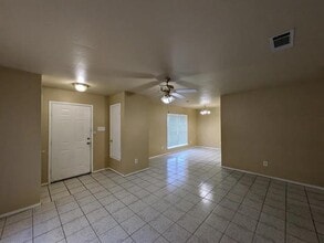 900 Naomi Ln in Arlington, TX - Building Photo - Building Photo