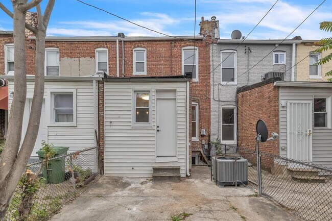 2558 Aisquith St photo'